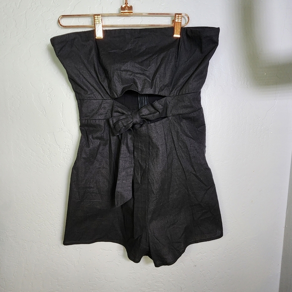 Urban Outfitters Camilia Black Strapless Romper Size Small - Picture 4 of 10